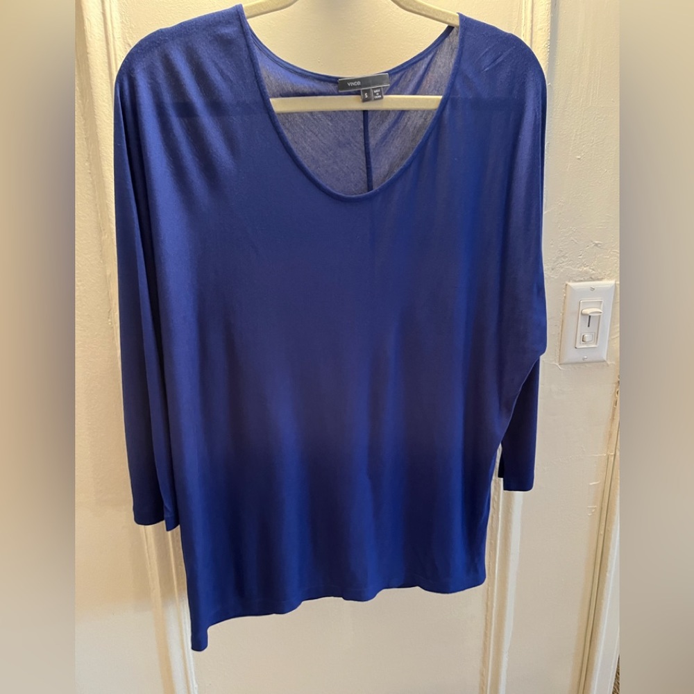 Vince scoop neck 3/4 length t-shirt.
